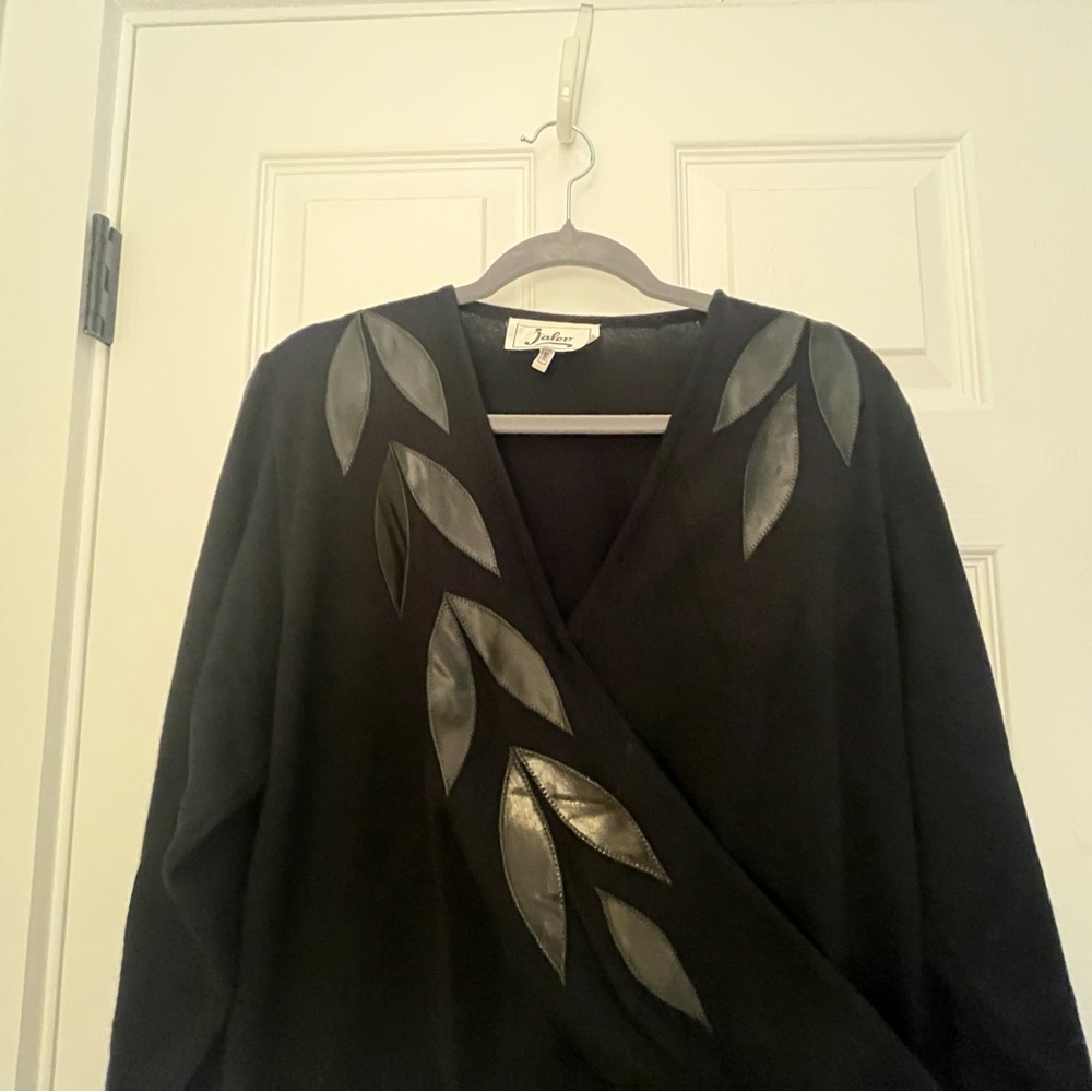 Vintage Jalev Black Wrap Sweater Faux Leather Leaf Appliqué Statement Top - Picture 3 of 4
